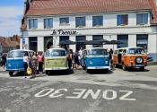 Combi VW devant estaminet La Ducasse Haut Pont Saint-Omer